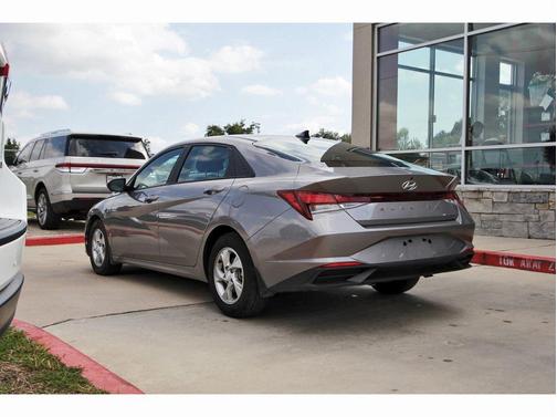 2023 Hyundai ELANTRA SE