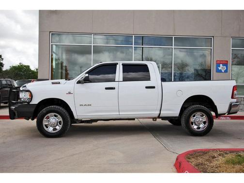 Bright White Clearcoat 2022 RAM 2500 Tradesman Crew Cab 4x4 6'4' Box