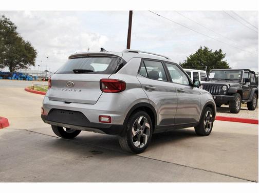 2022 Hyundai VENUE SEL