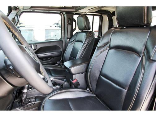 Granite Crystal Metallic Clearcoat 2024 Jeep Gladiator Sport S