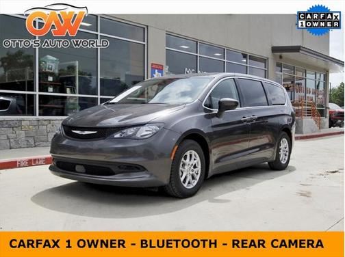 2023 Chrysler Voyager LX