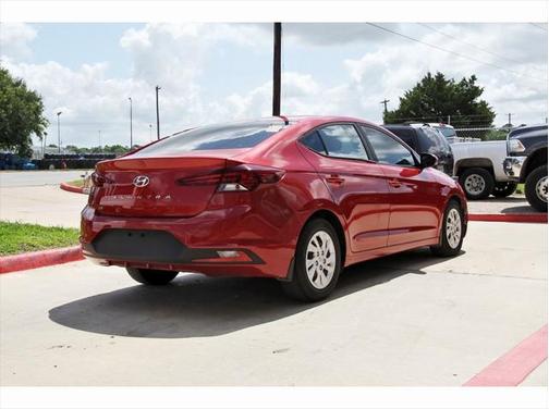 2019 Hyundai ELANTRA SE