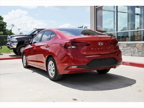 2019 Hyundai ELANTRA SE