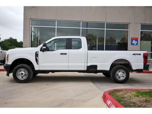 Oxford White 2023 Ford F-250 XL