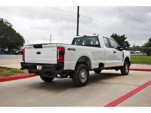 Oxford White 2023 Ford F-250 XL