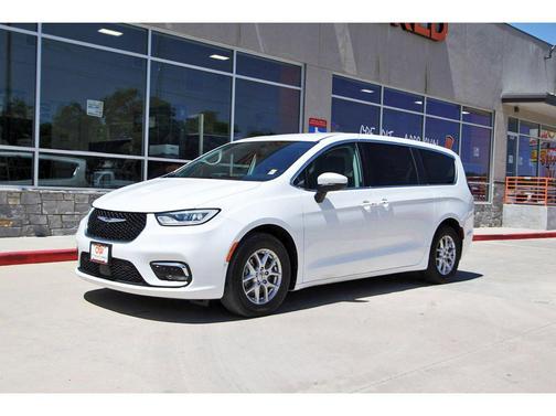 Bright White Clearcoat 2023 Chrysler Pacifica Touring L