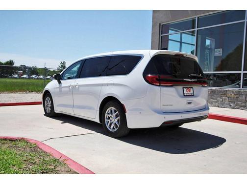 Bright White Clearcoat 2023 Chrysler Pacifica Touring L