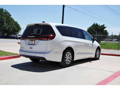 Bright White Clearcoat 2023 Chrysler Pacifica Touring L
