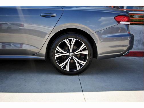 2022 Volkswagen Passat 2.0T SE