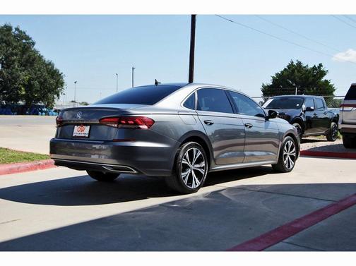 2022 Volkswagen Passat 2.0T SE