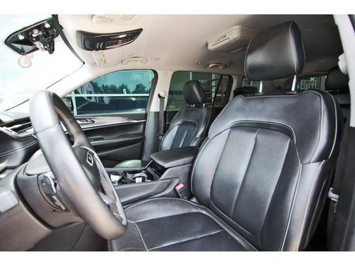Diamond Black Crystal Pearlcoat 2023 Jeep Grand Cherokee L Limited