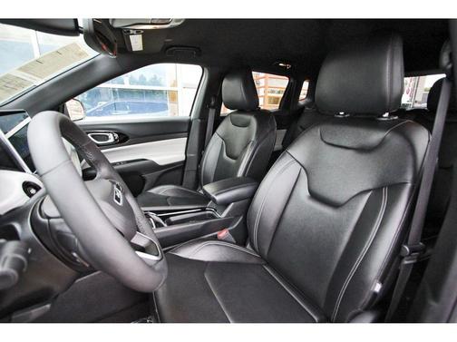 Silver Zynith Metallic Clearcoat 2025 Jeep Compass Limited