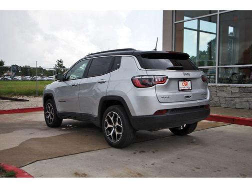 Silver Zynith Metallic Clearcoat 2025 Jeep Compass Limited