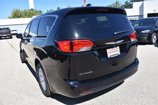 2026 Chrysler Voyager LX