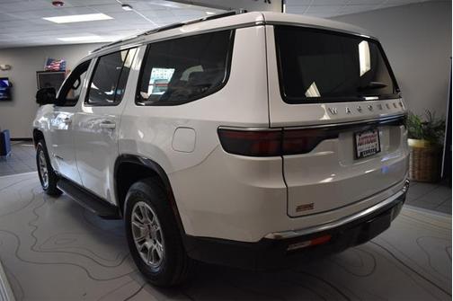 2024 Jeep Wagoneer Base