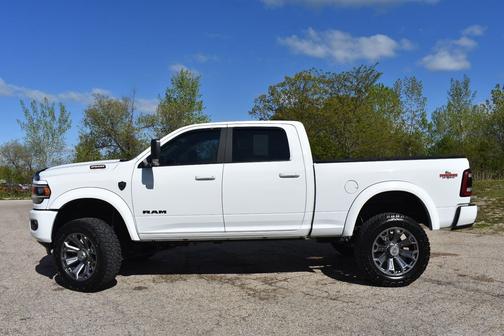 Bright White Clearcoat 2022 RAM 2500 Big Horn