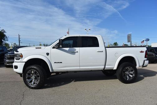 Bright White Clearcoat 2022 RAM 2500 Big Horn