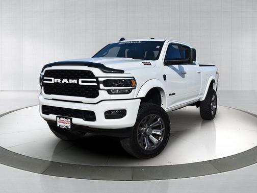 Bright White Clearcoat 2022 RAM 2500 Big Horn