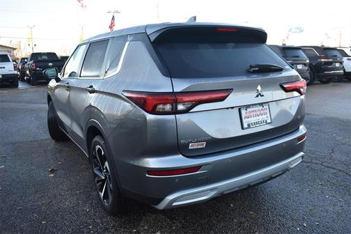 2023 Mitsubishi Outlander SE