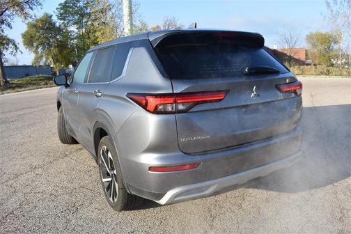 2023 Mitsubishi Outlander SE