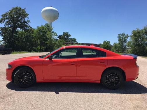 Photo 4 of 27 of 2019 Dodge Charger SXT