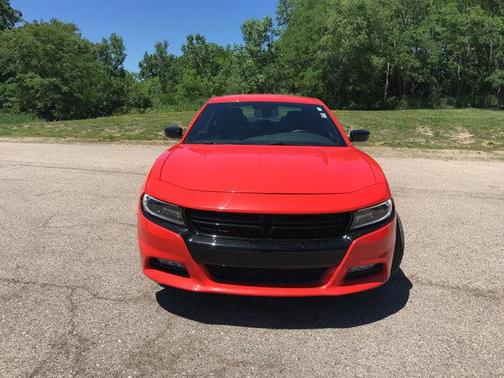 Photo 2 of 27 of 2019 Dodge Charger SXT