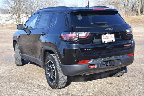 2025 Jeep Compass Trailhawk