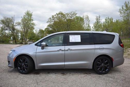 Billet Silver Metallic Clearcoat 2019 Chrysler Pacifica Touring Plus