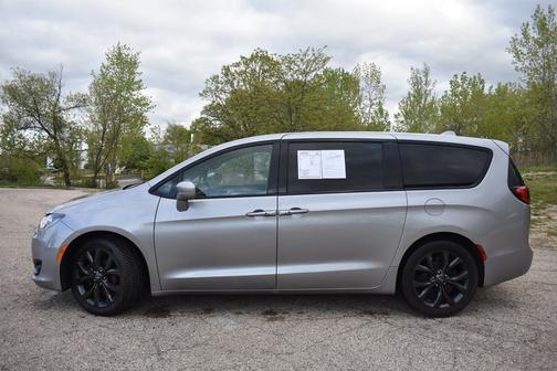 Billet Silver Metallic Clearcoat 2019 Chrysler Pacifica Touring Plus