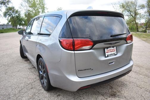 Billet Silver Metallic Clearcoat 2019 Chrysler Pacifica Touring Plus