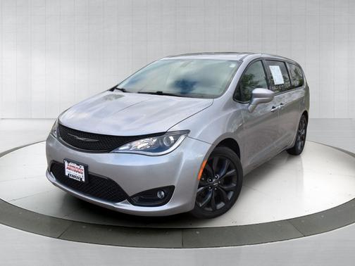 Billet Silver Metallic Clearcoat 2019 Chrysler Pacifica Touring Plus