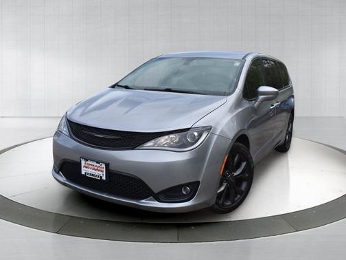 Billet Silver Metallic Clearcoat 2019 Chrysler Pacifica Touring Plus