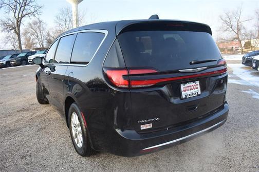 2025 Chrysler Pacifica Select