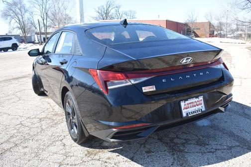 2022 Hyundai ELANTRA SEL