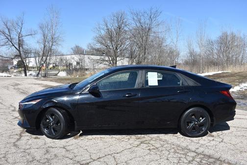 2022 Hyundai ELANTRA SEL