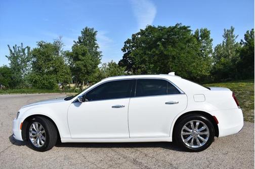 2017 Chrysler 300 C
