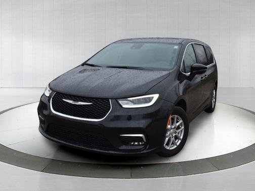 Diamond Black 2025 Chrysler Pacifica Select