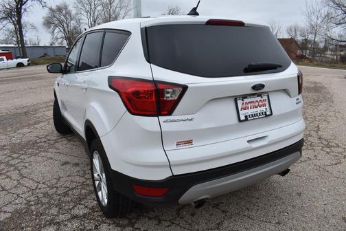Oxford White 2019 Ford Escape SE