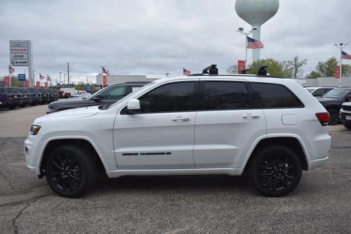 Bright White Clearcoat 2022 Jeep Grand Cherokee WK Laredo X