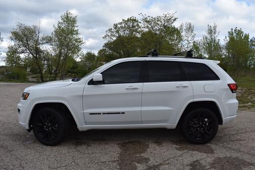 Bright White Clearcoat 2022 Jeep Grand Cherokee WK Laredo X