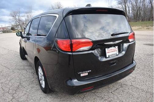 2022 Chrysler Voyager LX