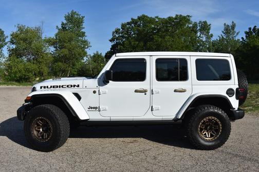 Bright White Clearcoat 2024 Jeep Wrangler Rubicon 392