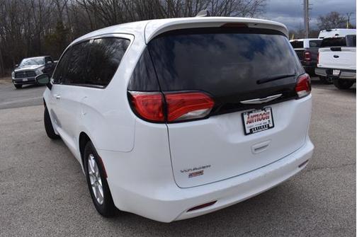 2022 Chrysler Voyager LX