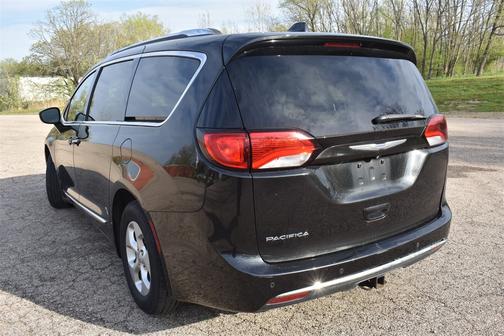 2017 Chrysler Pacifica Touring L Plus