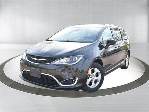 2017 Chrysler Pacifica Touring L Plus