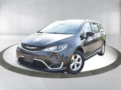 2017 Chrysler Pacifica Touring L Plus