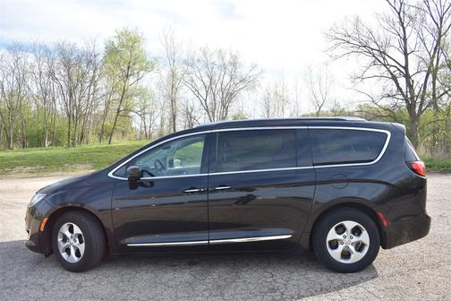 2017 Chrysler Pacifica Touring L Plus