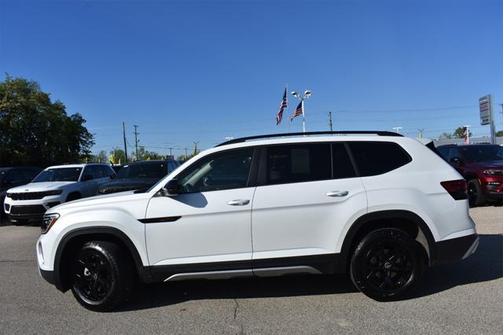 2024 Volkswagen Atlas 2.0T Peak Edition SEL