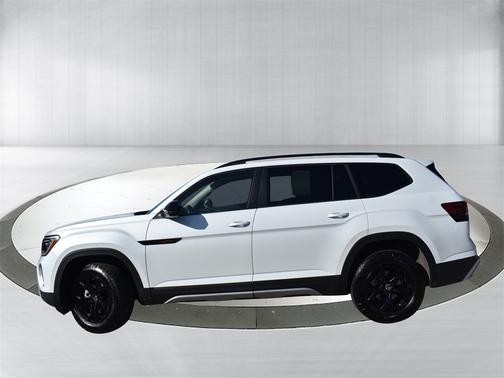 2024 Volkswagen Atlas 2.0T Peak Edition SEL