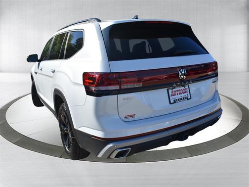 2024 Volkswagen Atlas 2.0T Peak Edition SEL